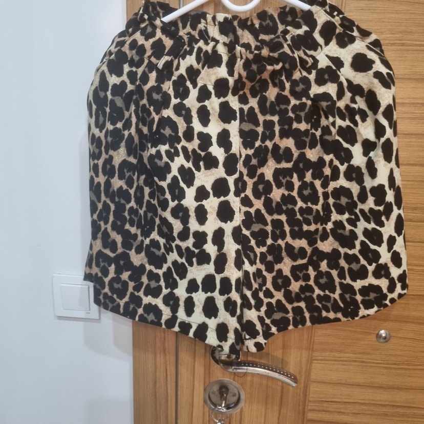 Leopar Desenli Şort - Görsel 4