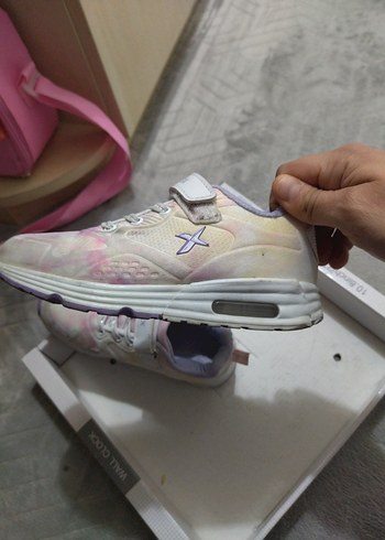 Kız Çocukları için Pembe Bağcıklı ve Cırt Cırtlı Sneaker - Görsel 3