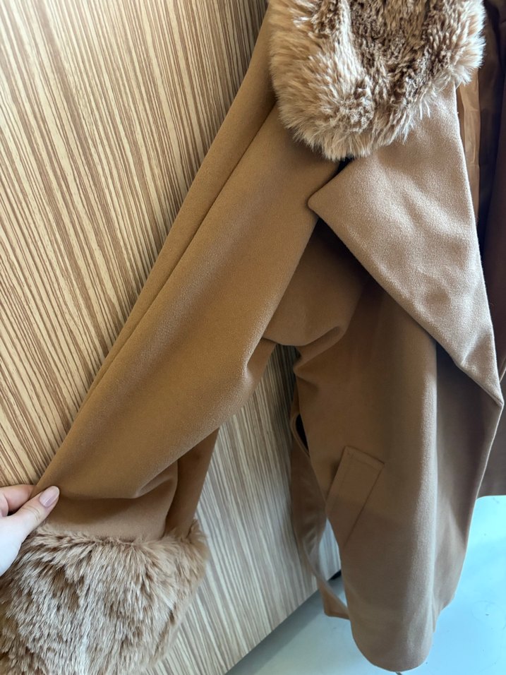Bej Uzun Kürk Detaylı Kadın Mont - Görsel 3