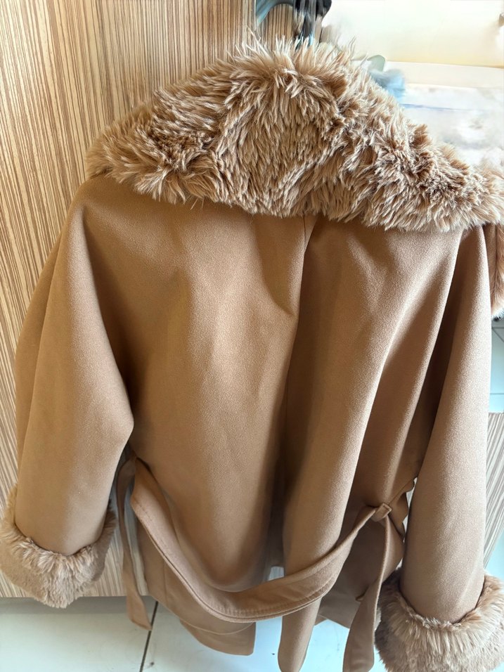 Bej Uzun Kürk Detaylı Kadın Mont - Görsel 4