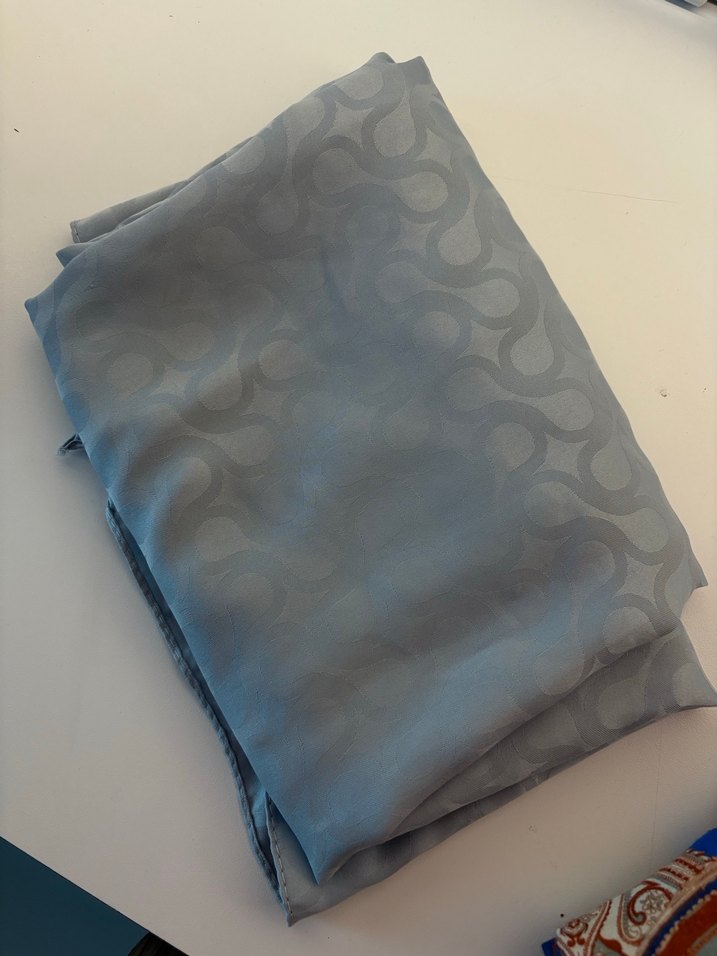 Kadın Gri Dökümlü Saten Şal - Görsel 2