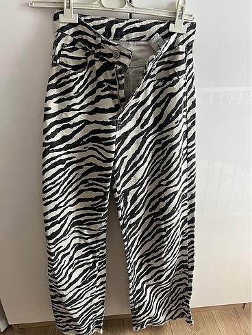 Zebra jean