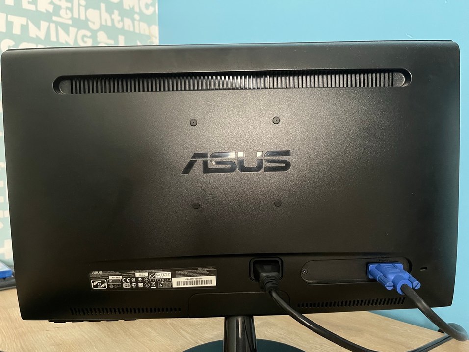 Asus Vs197DE Monitör - Görsel 2