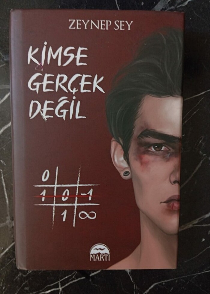 Kimse gerçek değil  - Görsel 2
