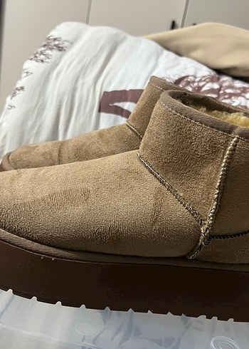 Bej Süet Kürklü Dolgu Topuk Kadın UGG - Görsel 4