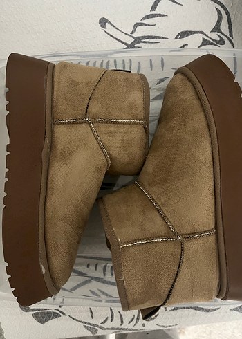 Bej Süet Kürklü Dolgu Topuk Kadın UGG - Görsel 7