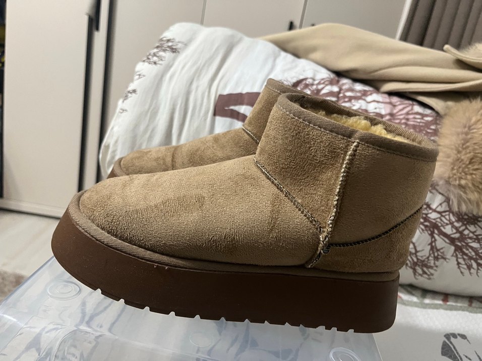 Bej Süet Kürklü Dolgu Topuk Kadın UGG - Görsel 4