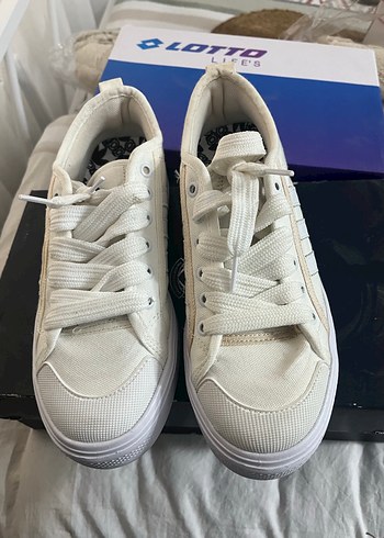 Sifir hic giyilmemis Adidas Beyaz Kadın  Spor Ayakkabı - Görsel 6