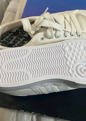 Sifir hic giyilmemis Adidas Beyaz Kadın  Spor Ayakkabı - Görsel 8