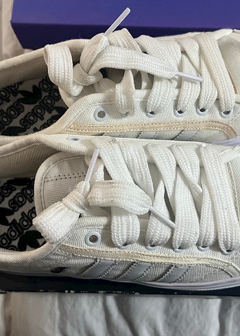 Sifir hic giyilmemis Adidas Beyaz Kadın  Spor Ayakkabı - Görsel 3
