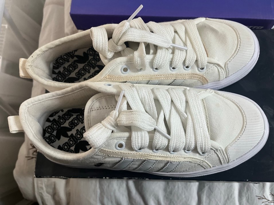 Sifir hic giyilmemis Adidas Beyaz Kadın  Spor Ayakkabı - Görsel 3