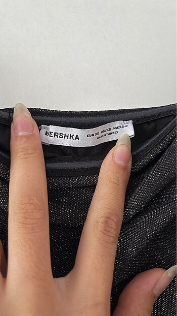 xs Beden siyah Renk bershka ısıltılı elbise