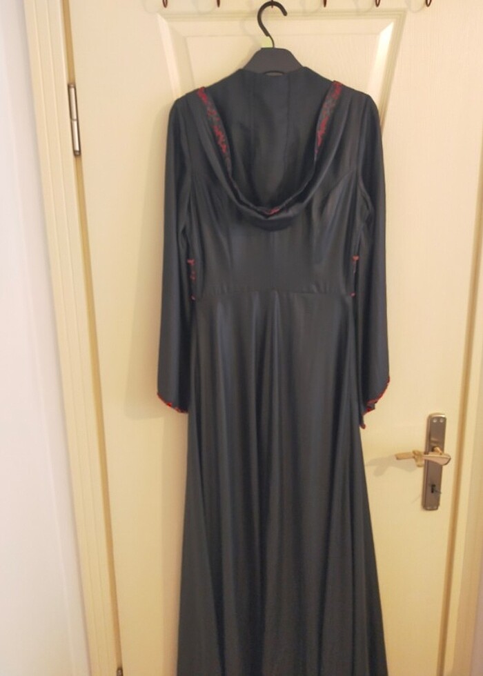 Kapişonlu tesettür abiye - Görsel 3