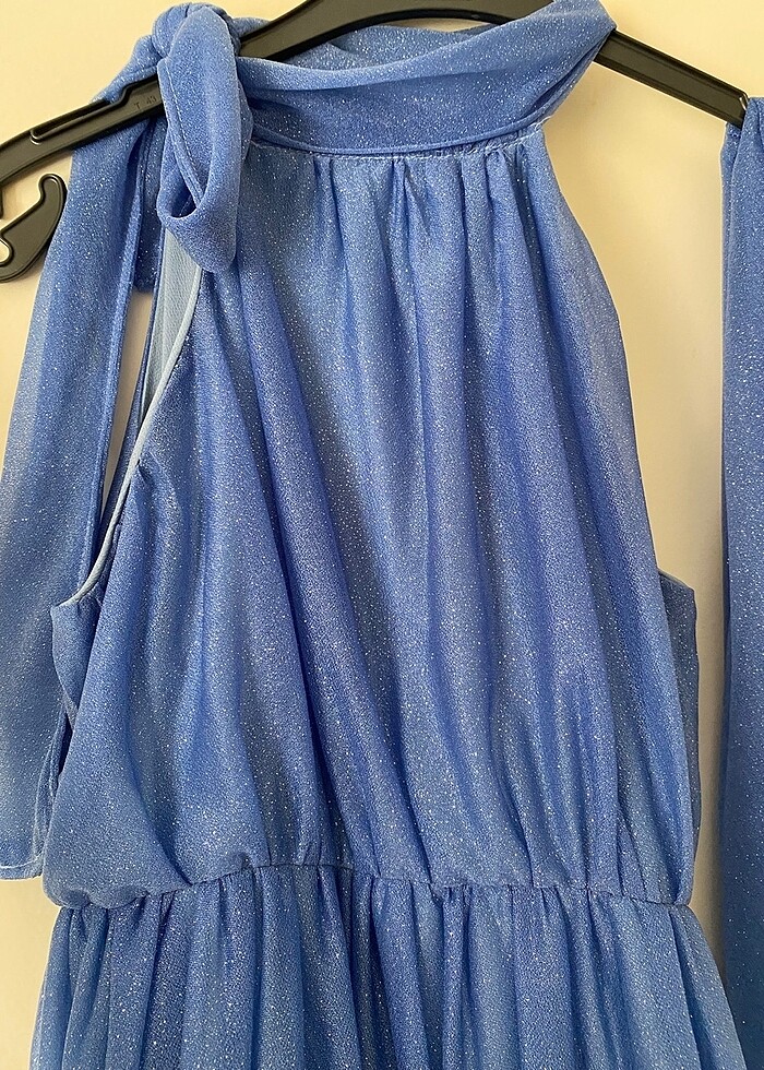 Mavi boyundan bağlamalı elbise - Görsel 3