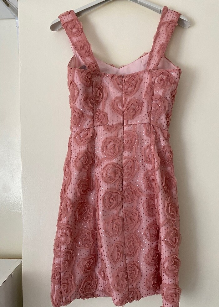 Pembe güllü mini elbise - Görsel 2