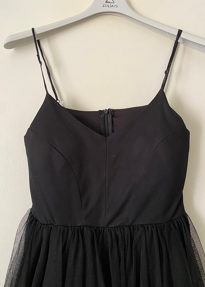 Siyah askılı tüllü mini elbise - Görsel 3