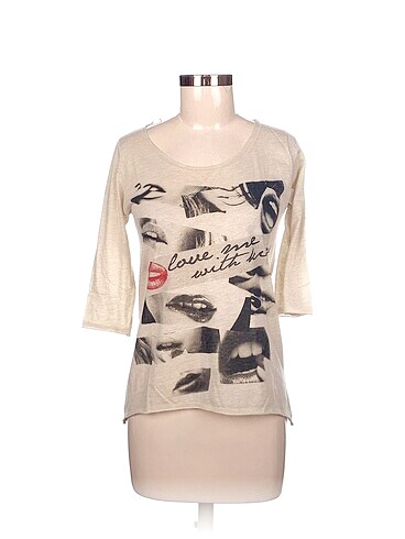 Pull and Bear T-shirt %70 İndirimli.