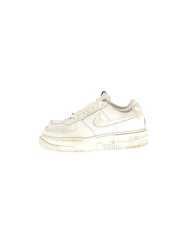 Nike Spor Ayakkabı %70 İndirimli.