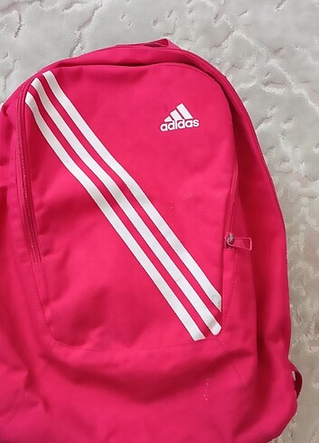 Adidas spor kırmızı çanta yırtık yama defo yok