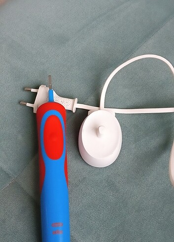 Oral-B D12 Vitality  Çocuk Diş Fırçası şarzı iyi durumda temiz.  - Görsel 7