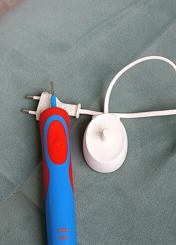 Oral-B D12 Vitality  Çocuk Diş Fırçası şarzı iyi durumda temiz.  - Görsel 8