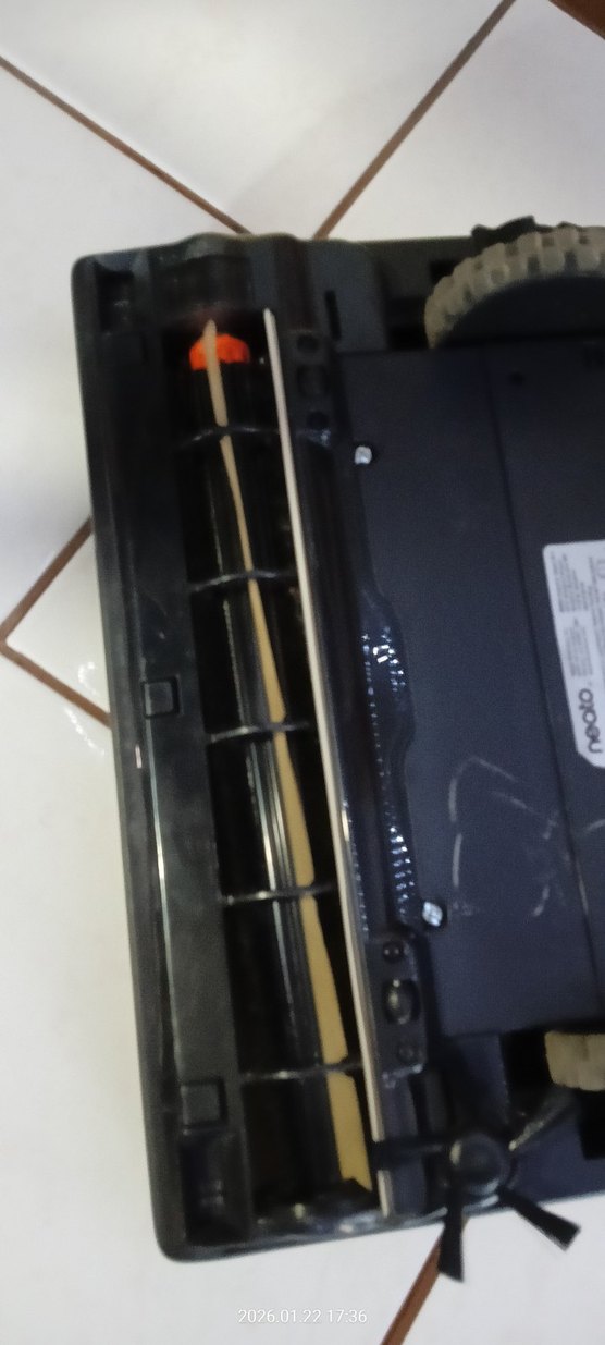 Neato Siyah Robot Süpürge - Görsel 2