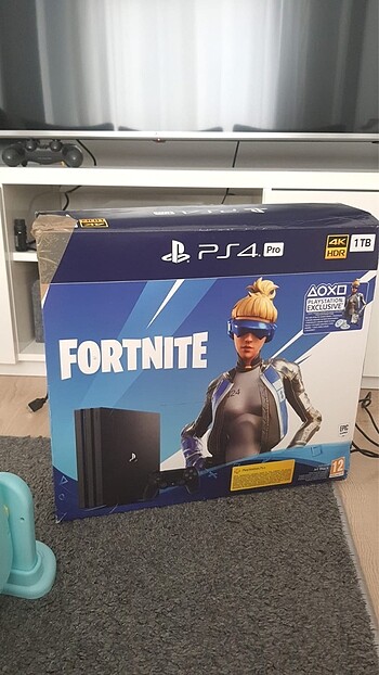 Playstation 4 Pro 1 TB ve 2 ADET DUALS. V2