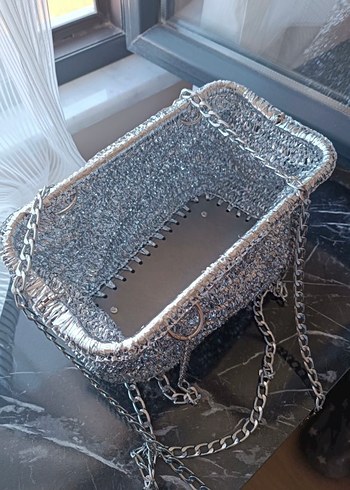 Gri Zincir Detaylı Örgü Kadın Portföy Çanta - Görsel 2