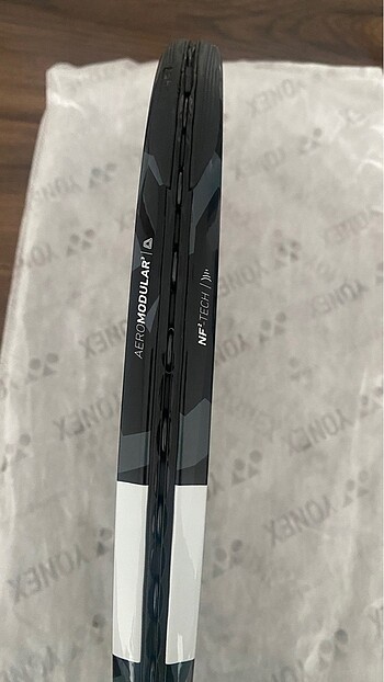  Beden Renk Babolat pure aero tenis raketi 100 l3 grip 300 gram. Üzerinde 