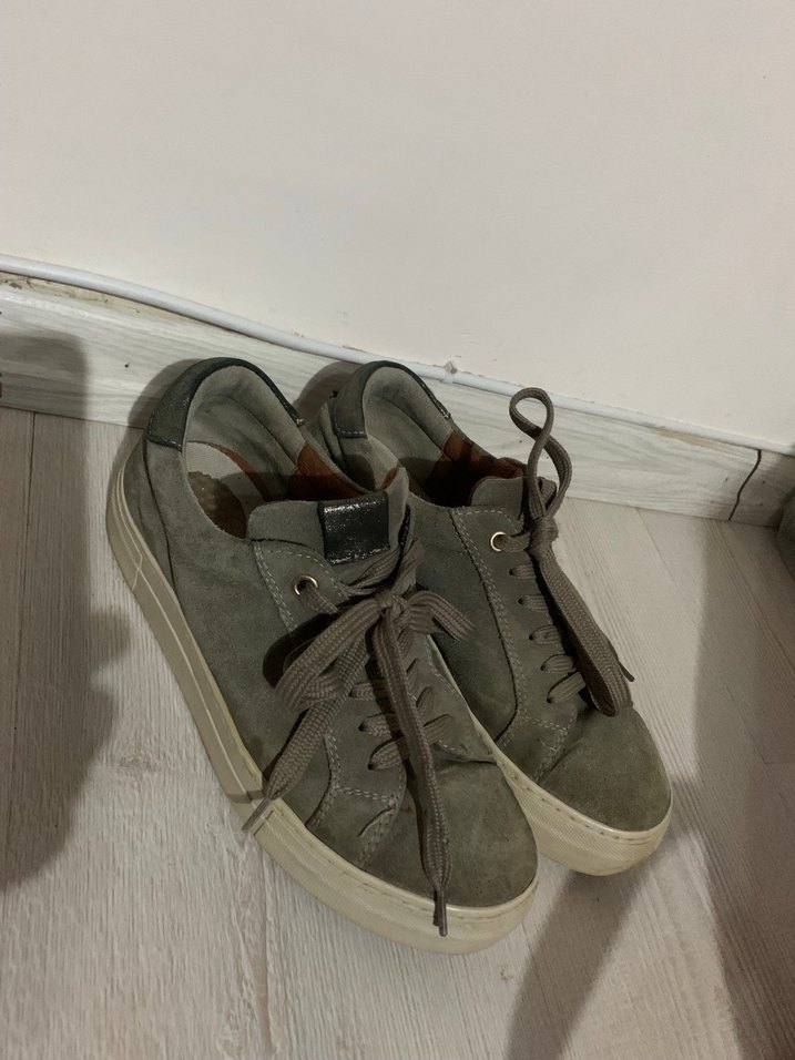 Gri Süet Dolgu Topuklu Kadın Spor Ayakkabı - Görsel 2