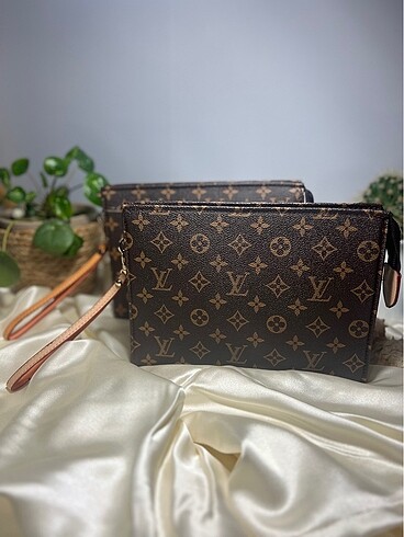 Louis Vuitton Clutch