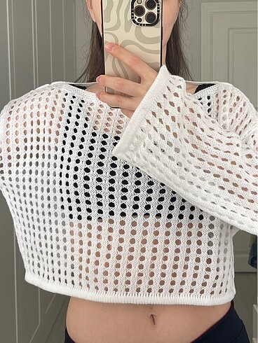 Delikli beyaz crop