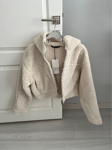 Zara peluş mont