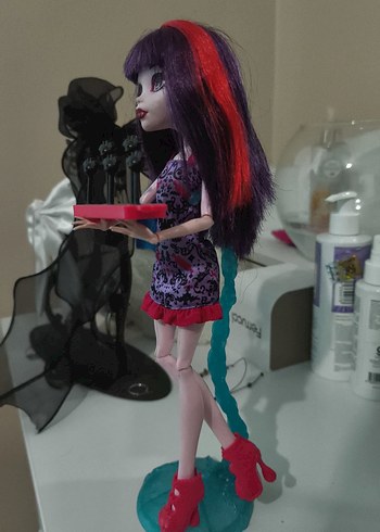 Beden Monster High Elissabat