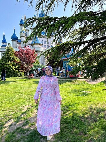 Çiçekli elbise