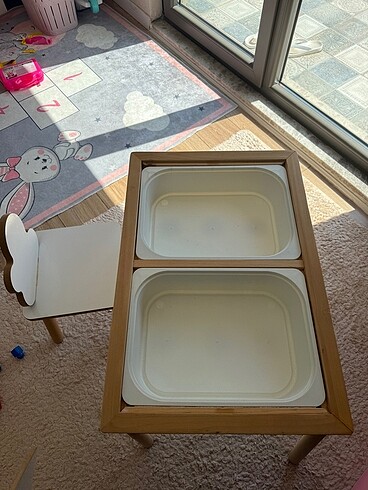 Ikea Çocuk çekmeceli masa ve sandalye