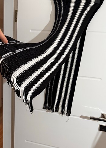 Beden Erkek Siyah Çizgili Uzun Atkı
