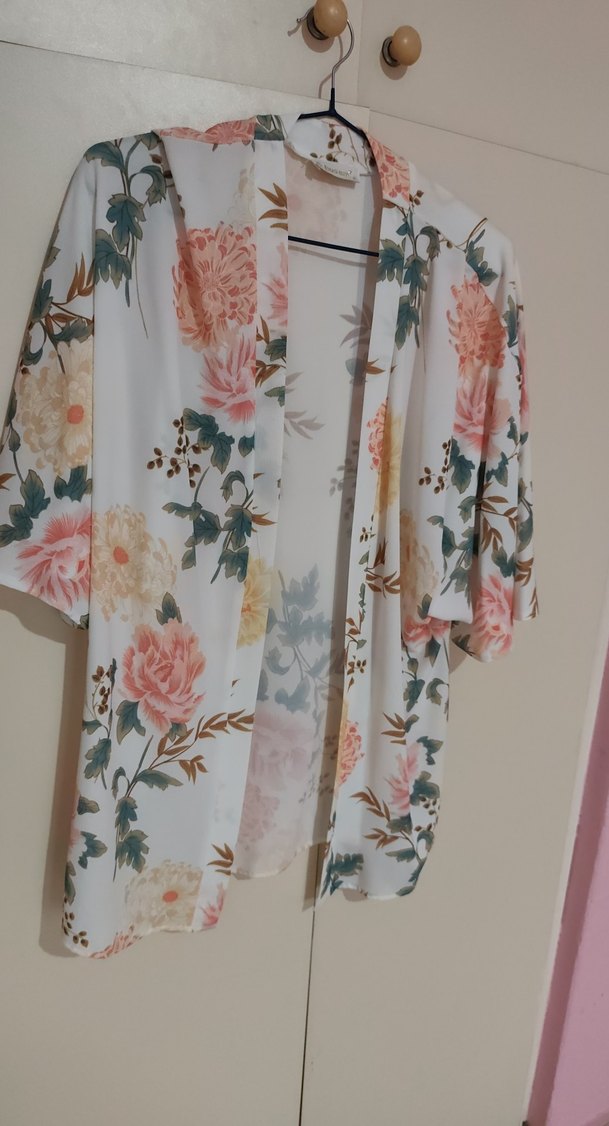 Beyaz Çiçek Desenli Bohem Kimonolu Midi Kimono - Görsel 2