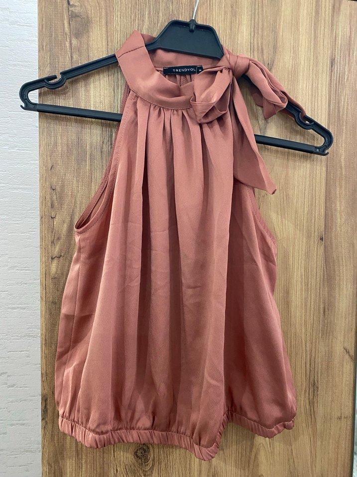 Bej Saten Yaka Fiyonk Detaylı Salaş Bluz - Görsel 2