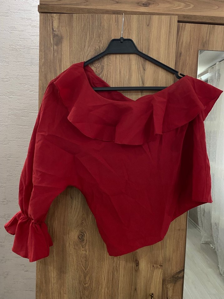 Kırmızı Fırfırlı Kadın Keten Bluz - Görsel 2