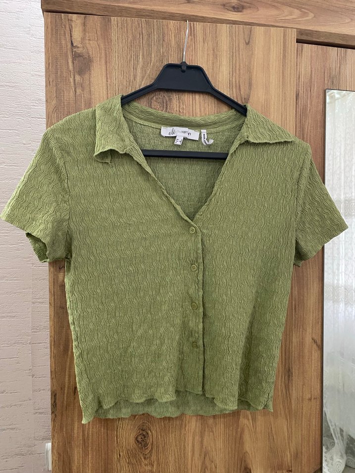 Düğmeli V Yaka Kısa Kollu Keten Bluz - Görsel 3