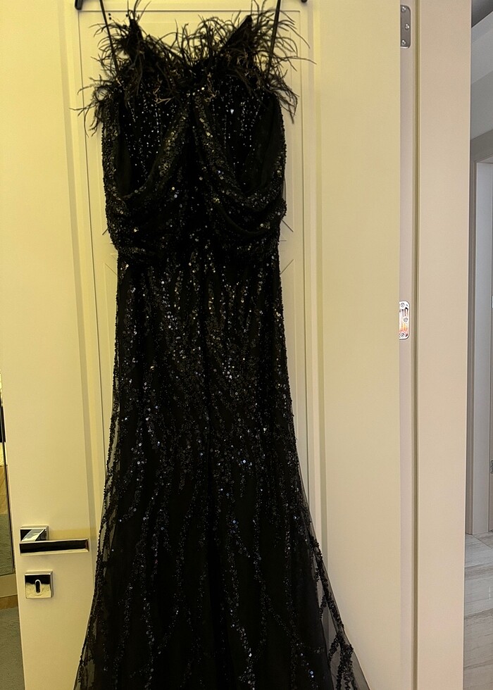 Siyah straplez karın kısmı hafif transparan abiye elbise. - Görsel 2