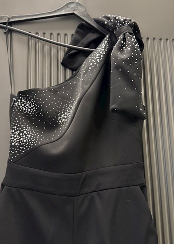 Tek omuz siyah tulum. - Görsel 2