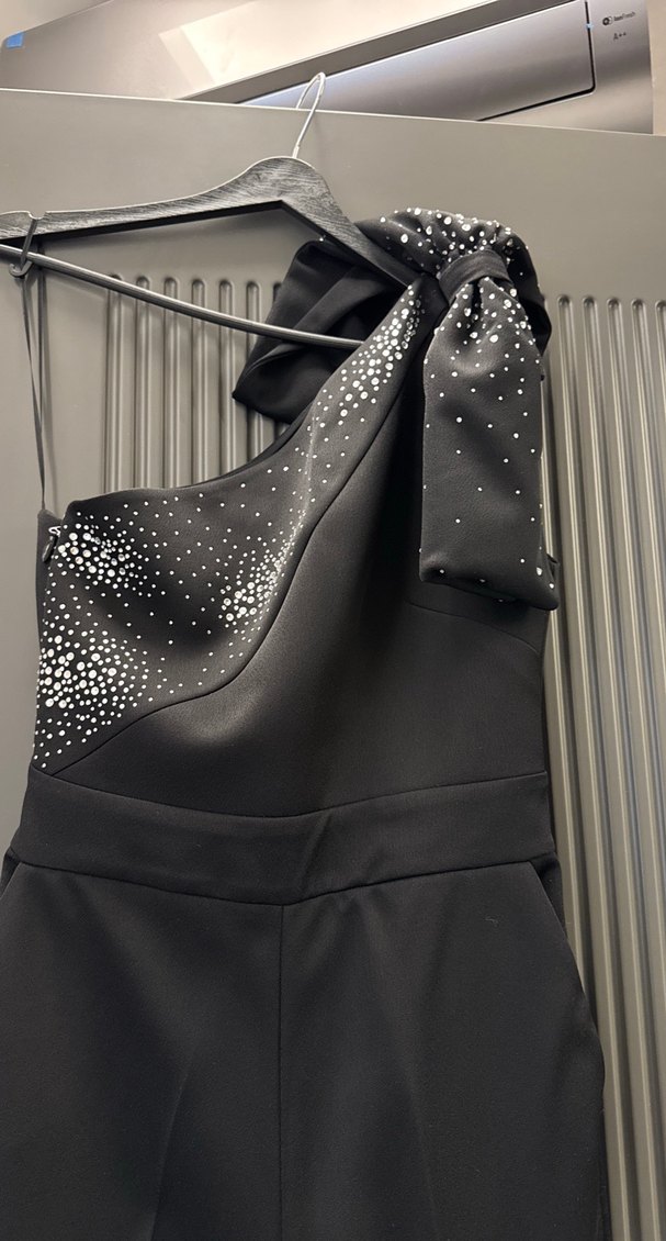 Tek omuz siyah tulum. - Görsel 2