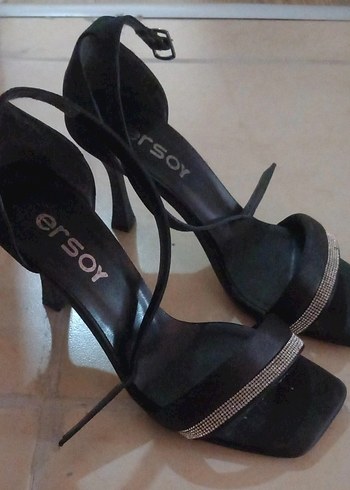38 Beden Kilitli Siyah taşlı Stiletto Topuklu Ayakkabı