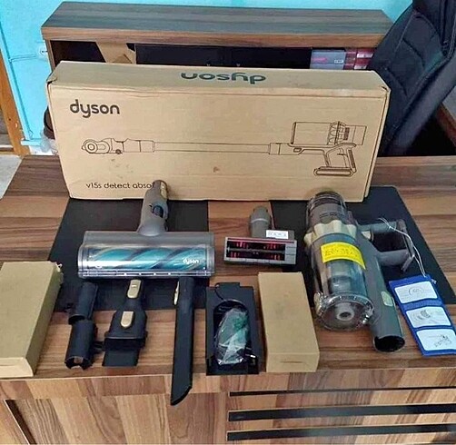 DYSON V15