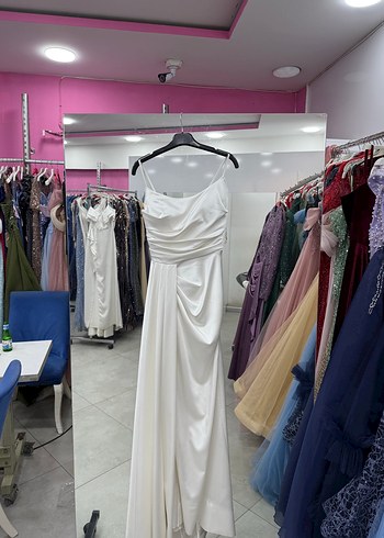 Beyaz Straplez Uzun A-Line Gelinlik