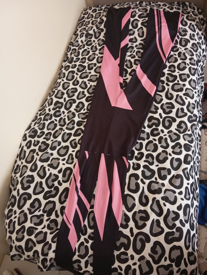 V Yaka, Drapeli Pembe-Siyah Kadın Tulum - Görsel 4