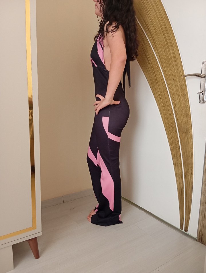 V Yaka, Drapeli Pembe-Siyah Kadın Tulum - Görsel 3