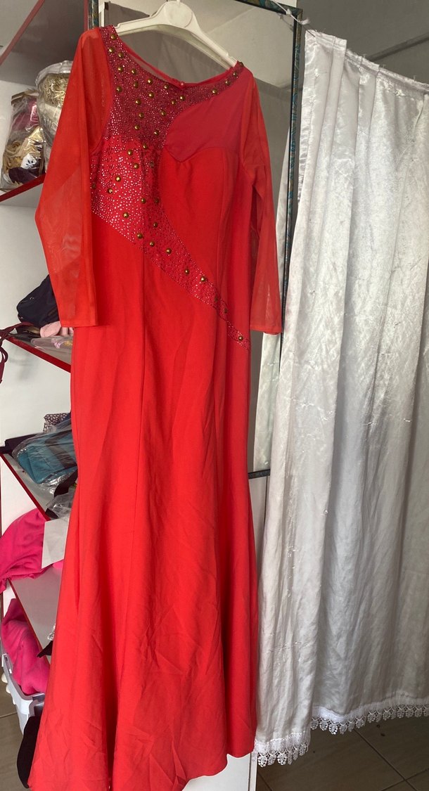 Uzun Kırmızı İşlemeli Kadın Abiye Elbise - Görsel 2